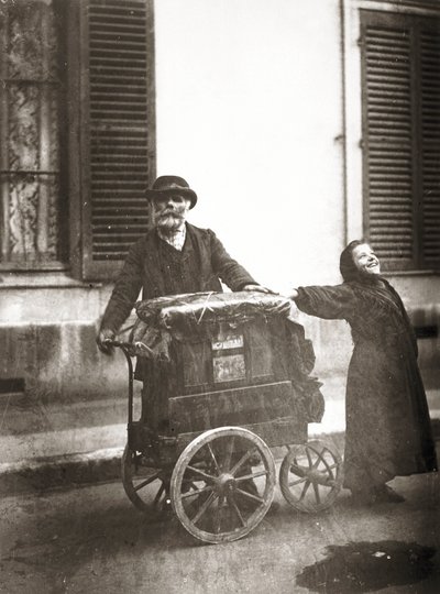 Organ Player, c.1898-99 (impressão em gelatina prateada) de Eugène Atget