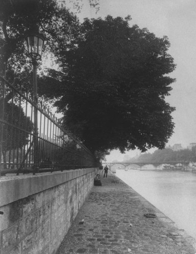 Vista da Ponte das Artes da Terre-Plein de Pont Neuf, 1911 de Eugène Atget