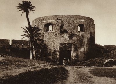 Arzila, Porta na muralha da cidade (foto a p/b) de European Photographer