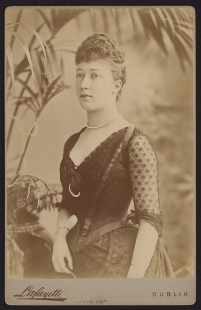 Retrato, Princesa Louise Victoria, Princesa Real, filha mais velha do Rei Eduardo VII, casada com o 6º Conde de Fife (foto a p/b) de European Photographer