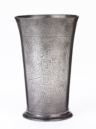 Copo de estanho comemorativo com retratos de trabalho de William III e Mary II, c.1689-94 (pewter) de European School