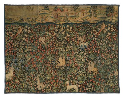 Fragmento de tapeçaria Mille fleurs representando animais, aves e paisagem, c.1500 (lã) de European School