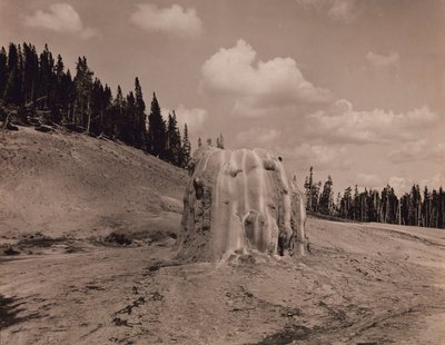 Cone do Géiser Estrela Solitária, Parque Nacional de Yellowstone de F. Jay Haynes
