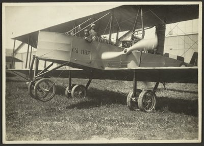 [Homens em avião]. de Fedele Azari