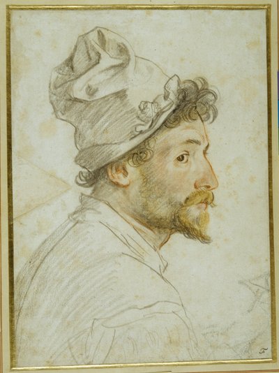 Cabeça e ombros de um homem barbudo com um boné (gizes pretos, vermelhos e castanhos sobre papel branco) de Federico Zuccaro