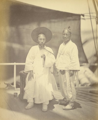 Um oficial coreano com os primeiros despachos a bordo do "Colorado de Felice Beato