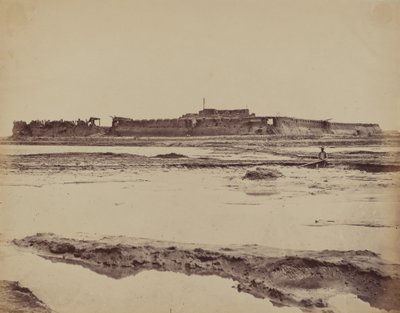 Exterior do Forte North Taku no rio Peiho, mostrando a entrada inglesa e francesa, 21 de agosto de 1860 de Felice Beato