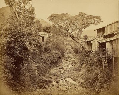 [Aldeia japonesa com ribeiro] de Felice Beato