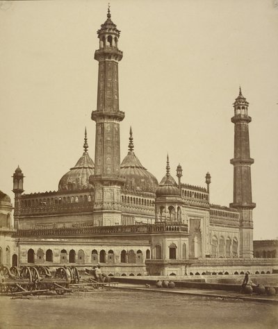[Mesquita dentro da Emambara ou Túmulo de Asaf-ud Dawlah, atualmente utilizado como hospital, Lucknow] de Felice Beato