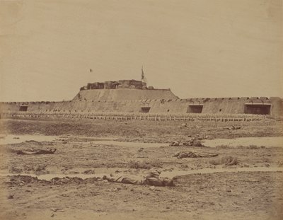 Traseira do Forte Norte após sua captura, mostrando a retirada do exército chinês, 21 de agosto de 1860 de Felice Beato