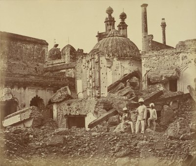 A mina em Chattar Manzil explodida pelo inimigo no primeiro ataque do general Henry Havelock de Felice Beato