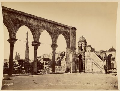 Cátedra de Omar ou Member na plataforma do templo de Félix Bonfils