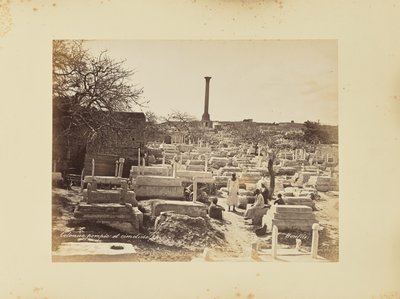 Coluna de Pompeu e cemitério de Félix Bonfils