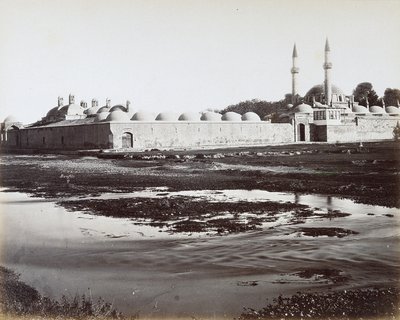 Vista do complexo de Tekkuyeh Suleimaniyeh, em Damasco, na Síria, parte de um complexo de uma madrasa, uma mesquita e um mosteiro, dirigido pela ordem dos dervixes, para facilitar a estadia dos peregrinos a caminho de Meca de Félix Bonfils