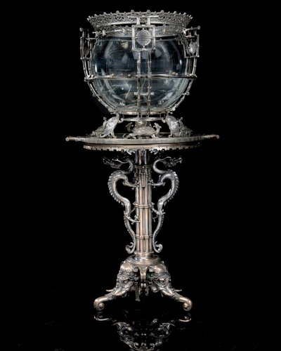 Um aquário francês de bronze prateado "Japonisme" e pedestal, de Ferdinand Barbedienne, design atribuído a Édouard Lièvre, c.1880 (bronze prateado) de Ferdinand Barbedienne