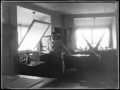Ferdinand ordure in da sua tipografia de Ferdinand Schmutzer