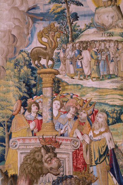 tapeçaria flamenga. Série O Apocalipse: São Miguel derrotando o dragão. Atelier Willem Dermoyen, Bruxelas. Ca 1553-1555. Detalhe. de Flemish School