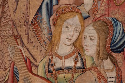 Tapeçaria flamenga. Série A História de David e Betsabá. O Profeta Nathan repreende o Rei David (El profeta Natán reprende a David). Terceiro painel da série. Modelo Anónimo. Manufactura Desconhecida, Bruxelas. 1505. Tecido Ouro, seda e lã. de Flemish School