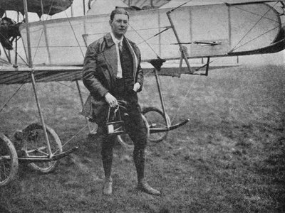 Sr. Gordon Bell, que voou mais tipos diferentes do que qualquer outro piloto de seu tempo, 1913 1934 de Flight Photo