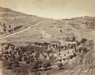Vista panorâmica do Vale do Cedron ou Josafat, na periferia de Jerusalém de Félix Bonfils
