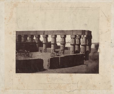 Restanten van de Luxortempel Templo de Luxor, vista geral das colunatas do meio (Tebas) (título no objeto) Egito (título da série no objeto) de Félix Bonfils