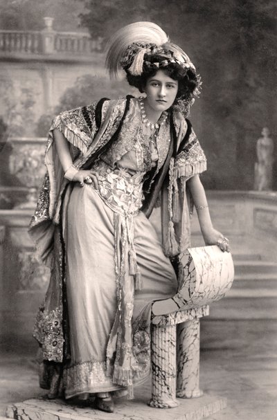 Elizabeth Firth, atriz, 1908. de Foulsham and Banfield