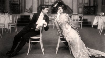 Lily Elsie e Joseph Coyne em A viúva alegre, 1907. de Foulsham and Banfield