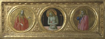 Cristo como homem das dores, ladeado por Santa Maria Madalena e São João Evangelista de Fra Angelico