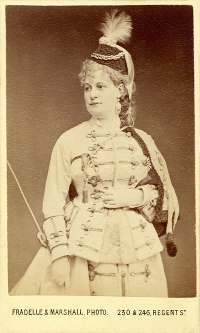 La Grande-Duchesse de Gérolstein" de Offenbach (opéra-bouffe) com Emily Soldene que desempenhou um papel na produção de Londres de 1867 (Covent Garden) de Fradelle & Marshall