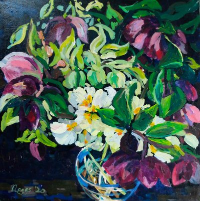 Helibore and Primroses on a Dark Ground, 2020 (acrílico sobre tela) de Frances Naggs