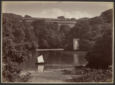 [Barco num lago junto a um castelo] de Francis Bedford