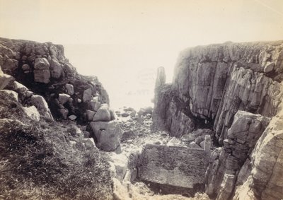 [Entrada rochosa com Seascape], década de 1870. de Francis Bedford
