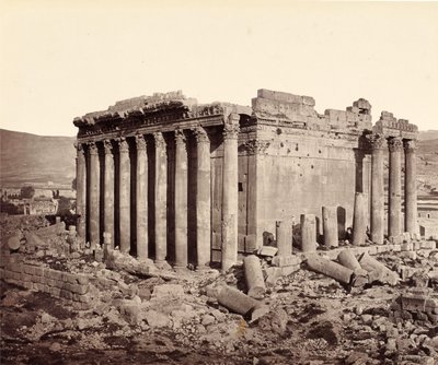 O Templo de Júpiter, Baalbek, visto do noroeste de Francis Bedford