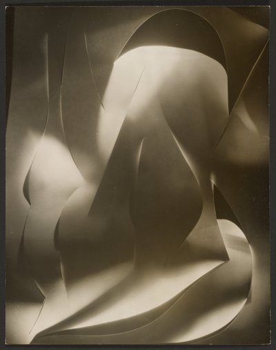 [Abstração de papel cortado]. de Francis Bruguière