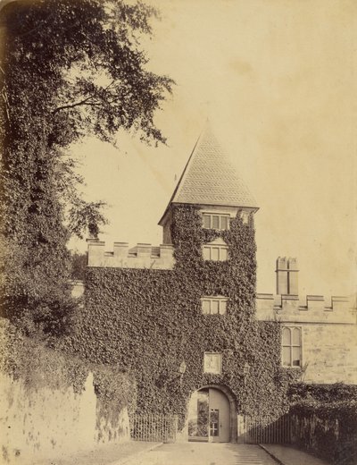 Portão de entrada e torre, Castelo de Lismore de Francis Edmond Currey