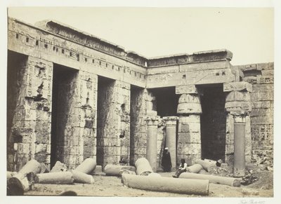 Tribunal Interior de Medinet Habbo, Tebas, 1857. de Francis Frith