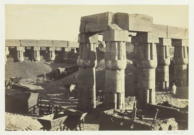 Parte do Grande Templo As Lojas do Governo, Luxor, 1857. de Francis Frith