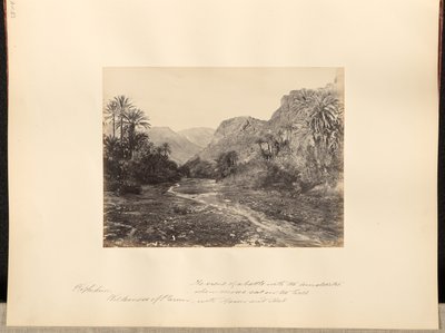 Refidim, deserto de Parã. Cenário de uma batalha contra os amalequitas quando Moisés se sentou no monte com Aarão e Hur. de Francis Frith