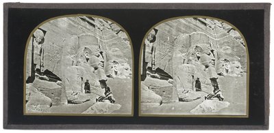 Vista da fachada do Grande Templo Rupestre de Abu Simbel, na Núbia de Francis Frith