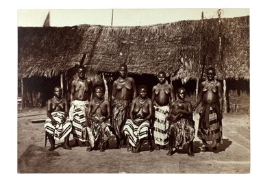 Esposas do Rei George, Opobo, perto de Calabar, Nigéria, c.1870 (impressão de albume) de Francis W. Joaque