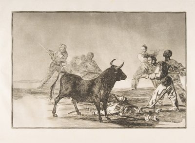 Ilustração 12 da Tauromaquia: A multidão isca o touro com lanças, foices, bande ..., 1816. de Francisco de Goya