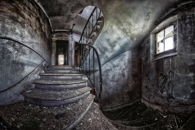 Escadaria em espiral abandonada de Francois Casanova