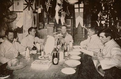 Dia do meio do inverno, 1912 - Os oficiais, 1913. de Frank Debenham
