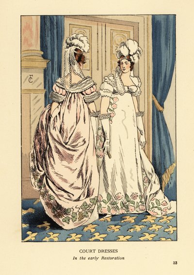 Mulheres com toucas de penas e vestidos bordados luxuosos, corte do rei Luís XVIII, cerca de 1817. Interior com cortinas azuis e tapete Fleur de lys. Vestidos da corte no início da Restauração, Paris. Litografia colorida à mão por R.V. depois de uma ilustr de François Courboin