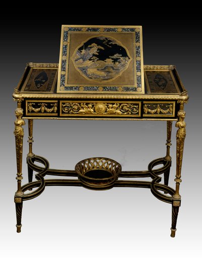 Mesa de escrita em madeira lacada por François Remond (1747-1812) (golfista) e Adam Weisweiler (1744-1820) em madeira e bronze do gabinete da Rainha Maria Antonieta em Saint Cloud. 1784 Paris. Museu do Louvre de François Rémond