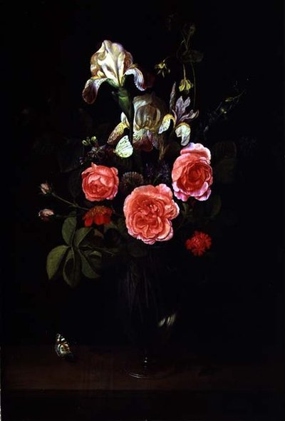 Flores num vaso de vidro com uma borboleta sobre um parapeito de Frans Ykens
