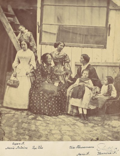 [Retrato de grupo de quatro mulheres e três crianças], 1850-60s. de Franz Antoine