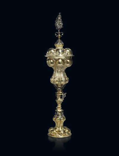Taça e tampa em pacote dourado, 1609-29 de Franz Fischer