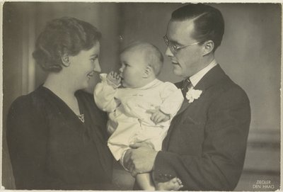 Retrato de Juliana, Rainha dos Países Baixos, Bernhard van Lippe-Biesterfeld e Beatrix, Rainha dos Países Baixos de Franz Ziegler