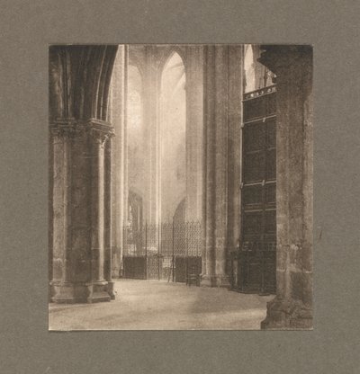 Trabalho de câmera: altura e luz na Catedral de Bourges de Frederick Henry Evans